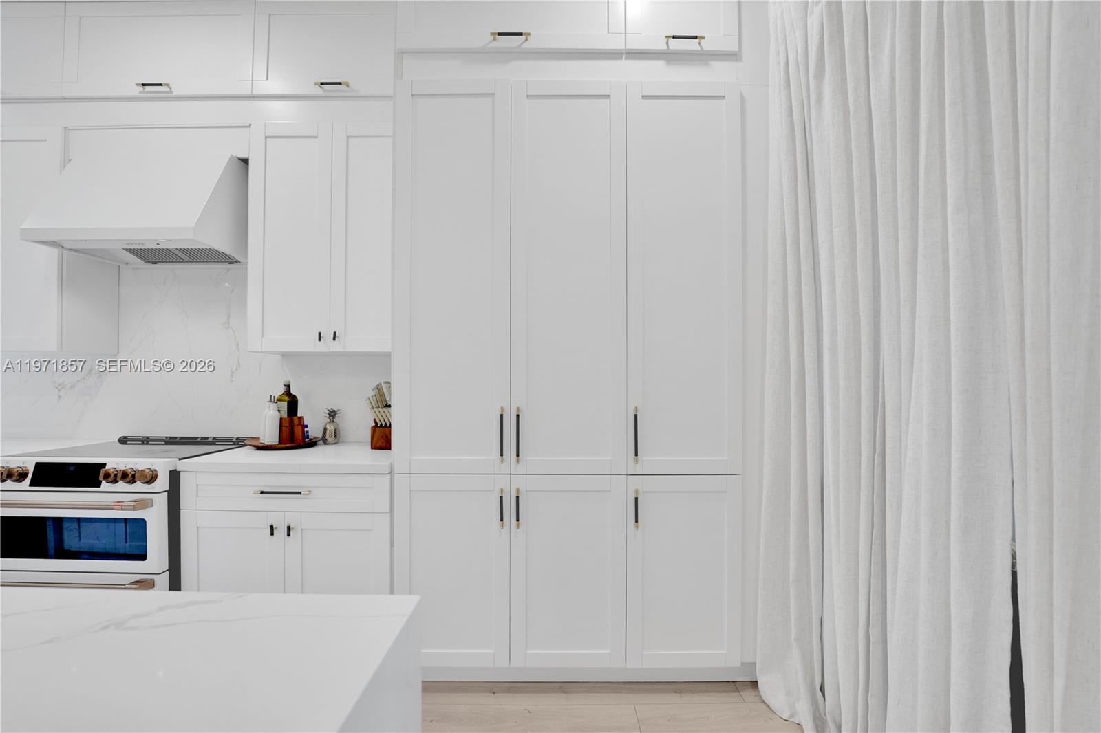 EMBASSY LAKES - Residential