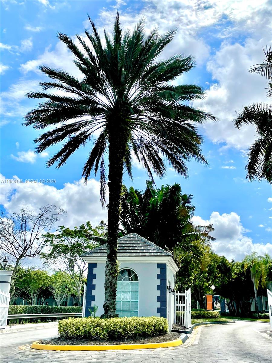 DEVONAIRE CONDO AT PEMBRO - Residential Lease