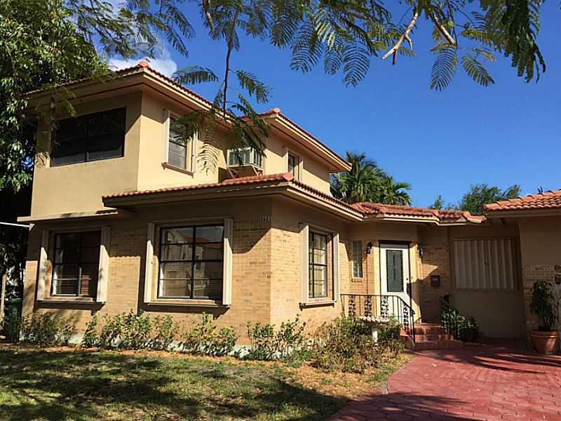 BRICKELL ESTS - Residential Lease