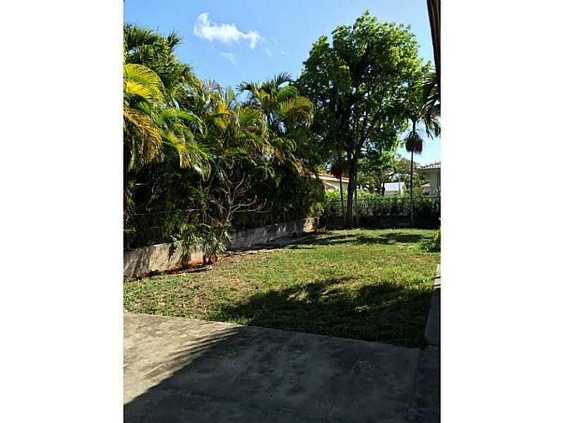 BRICKELL ESTS - Residential Lease