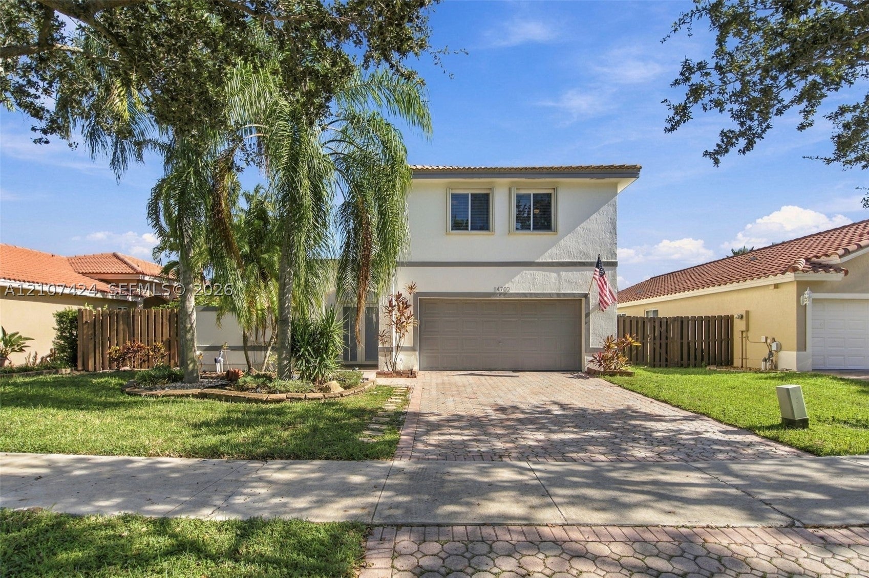 14702 Vista Luna Dr