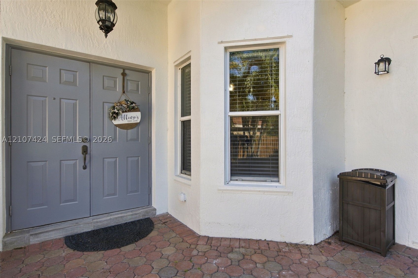 14702 Vista Luna Dr