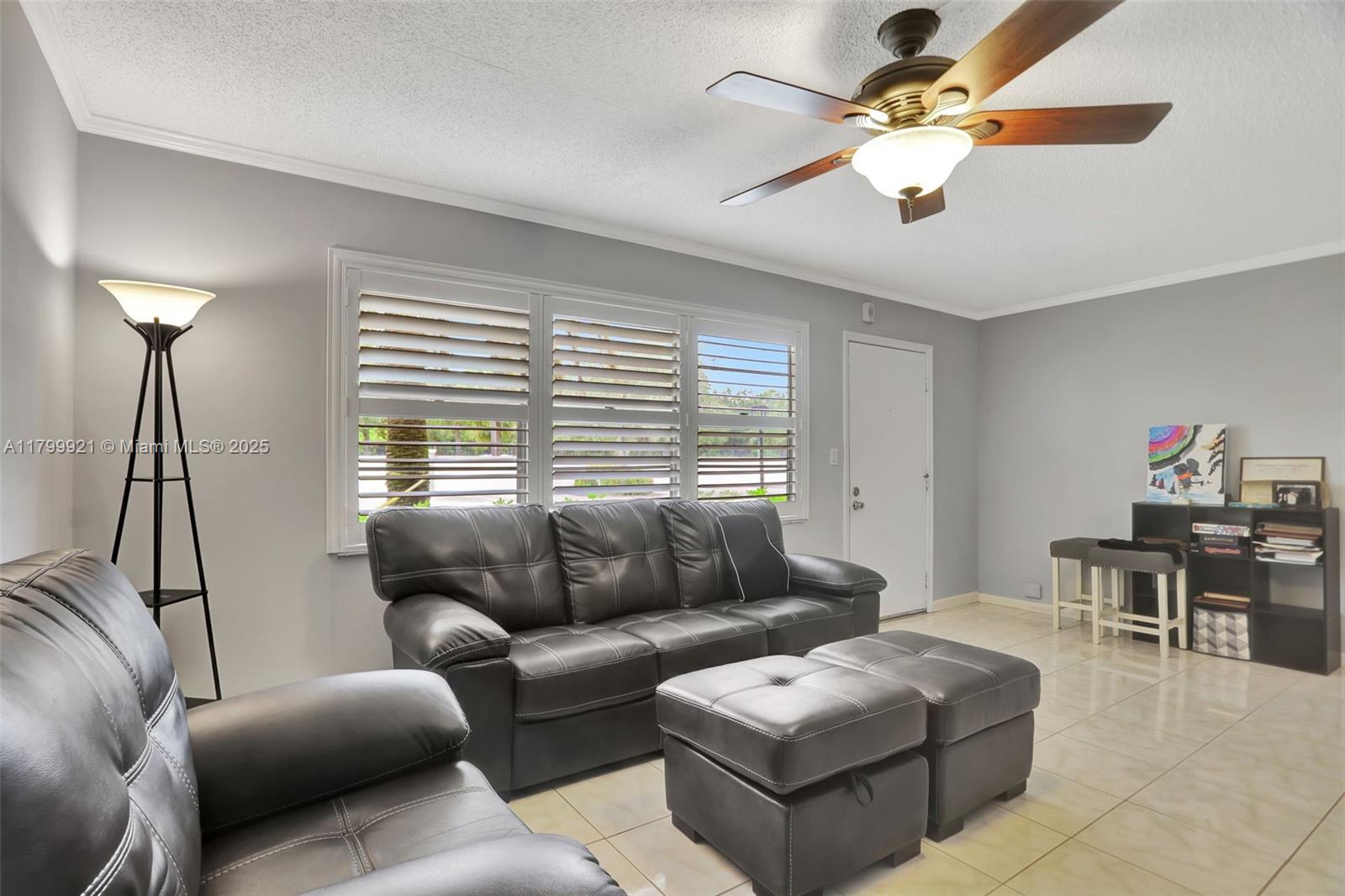 2405 Antigua Cir E1