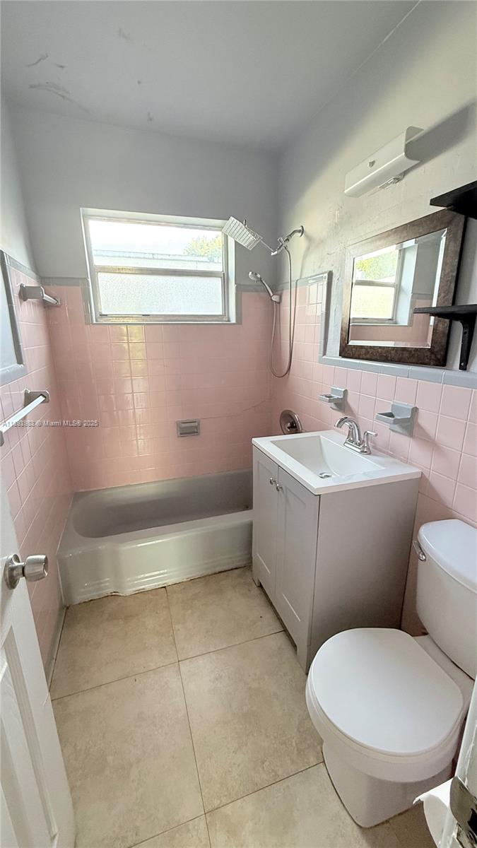 DIXIE HIGHWAY TRACK - Residential Lease
