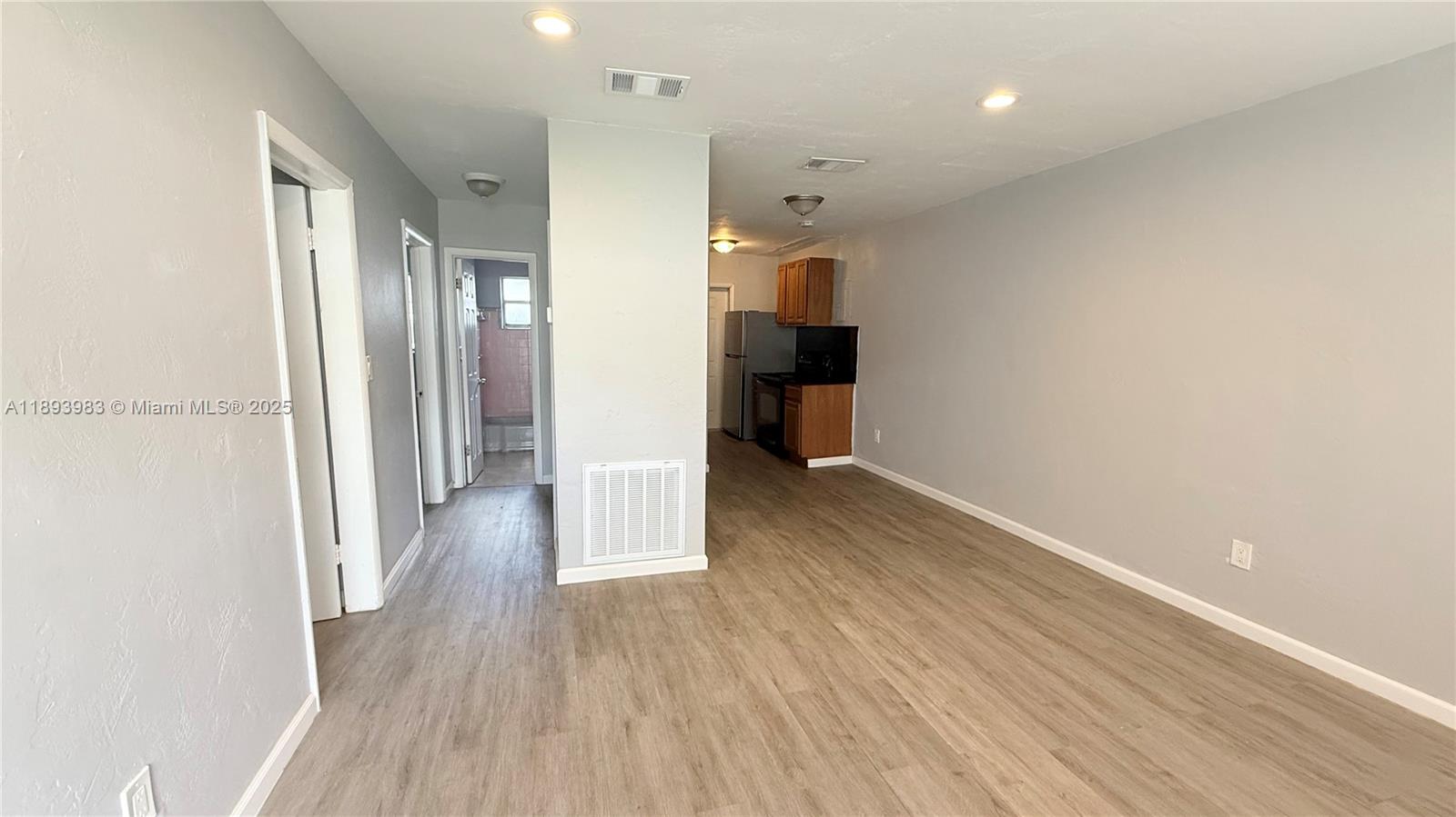 DIXIE HIGHWAY TRACK - Residential Lease