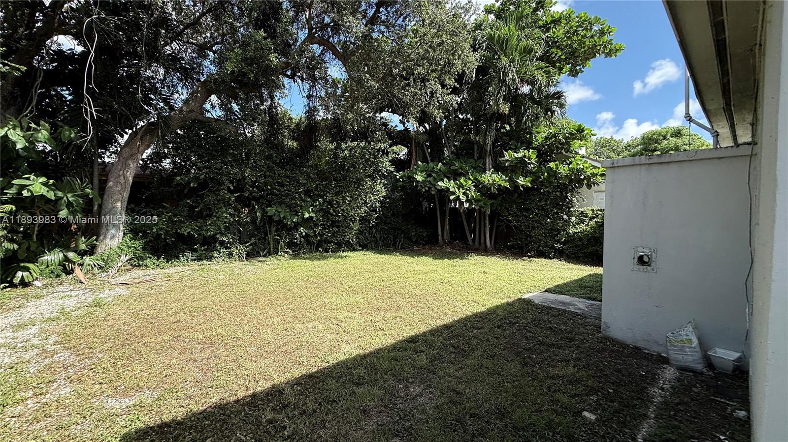 DIXIE HIGHWAY TRACK - Residential Lease