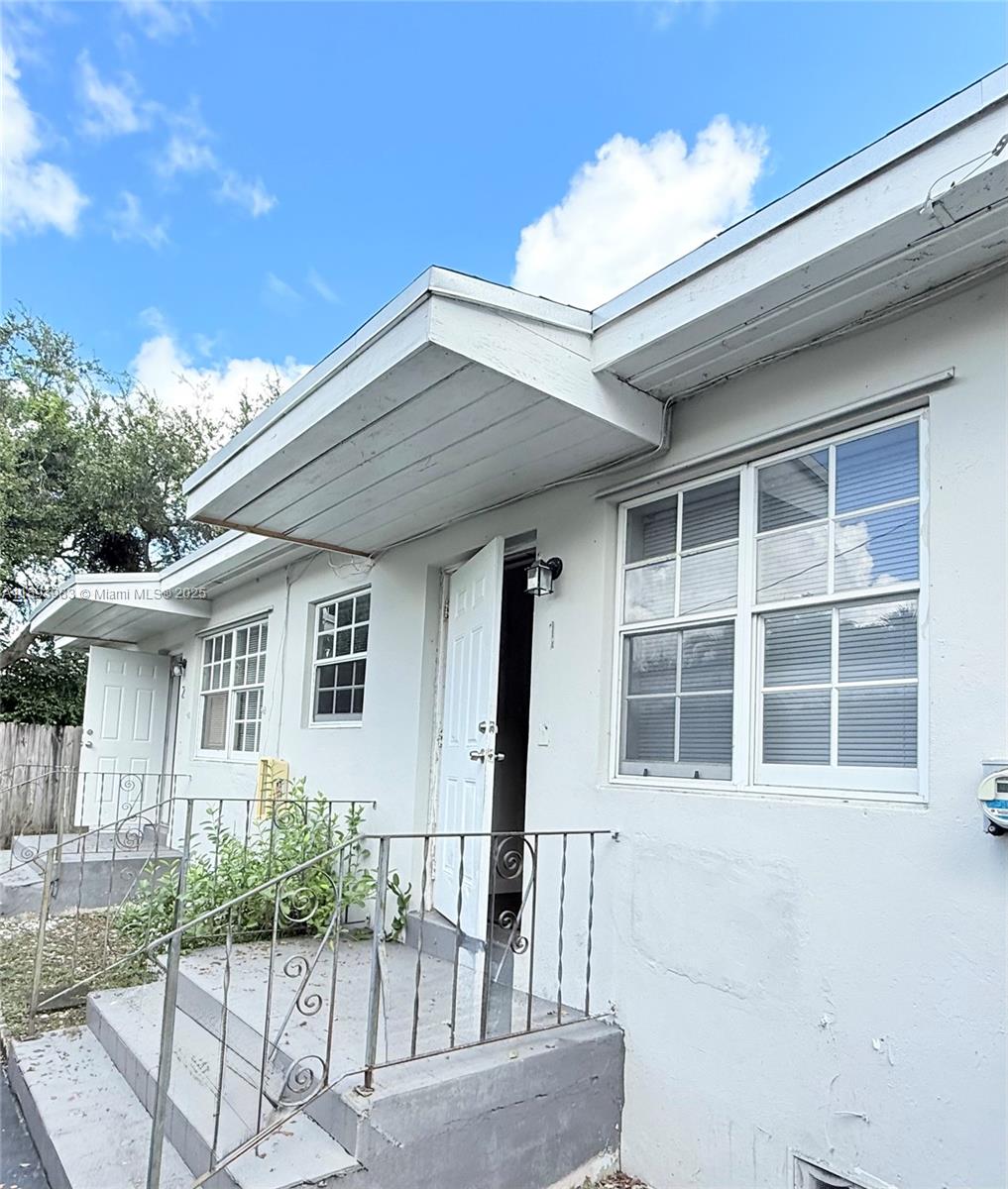 DIXIE HIGHWAY TRACK - Residential Lease