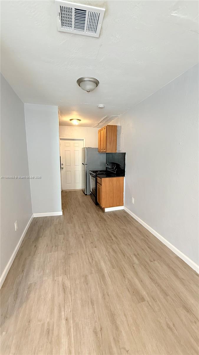 DIXIE HIGHWAY TRACK - Residential Lease