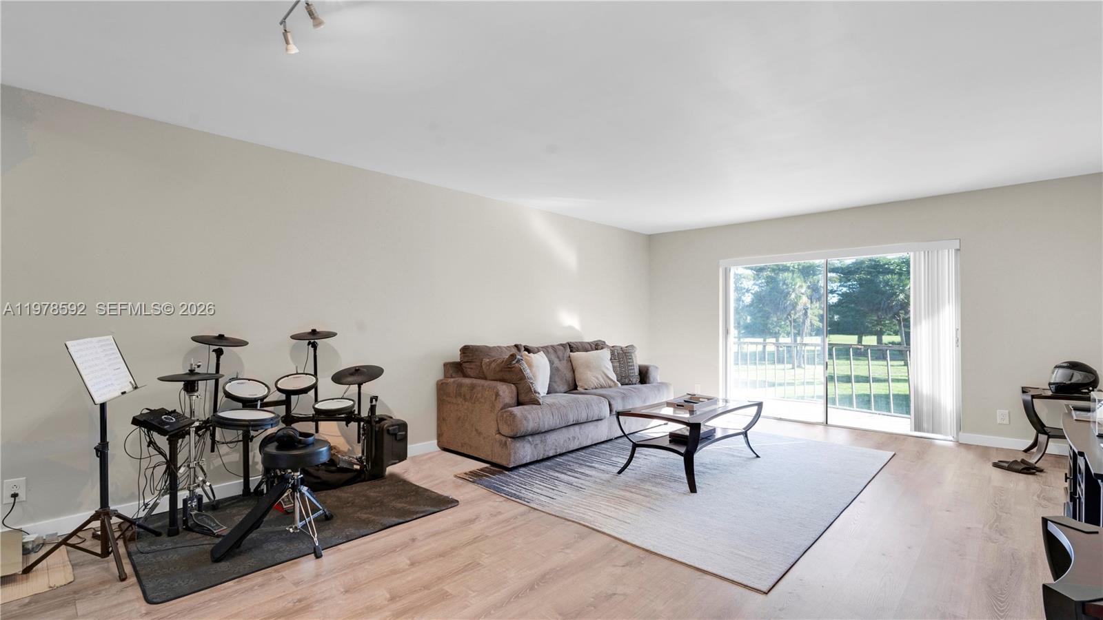 INVERRARY COUNTRY CLUB - Residential Lease