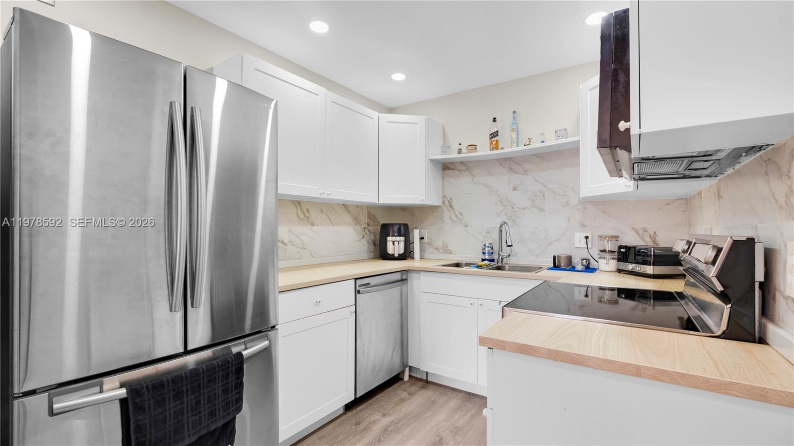 INVERRARY COUNTRY CLUB - Residential Lease