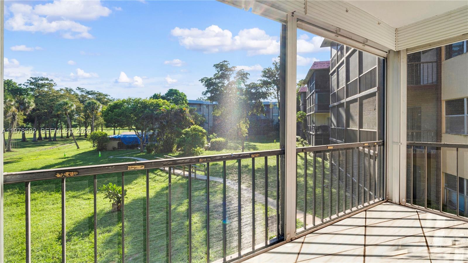 INVERRARY COUNTRY CLUB - Residential Lease