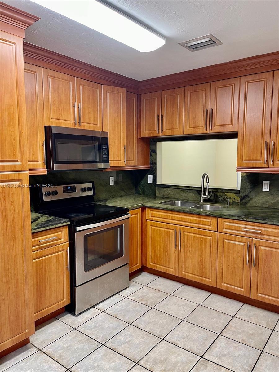 HEFTLERS LAGO MAR WEST - Residential