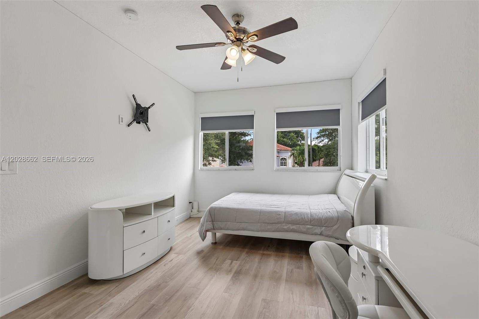 POD 10 AT MONARCH LAKES - Residential