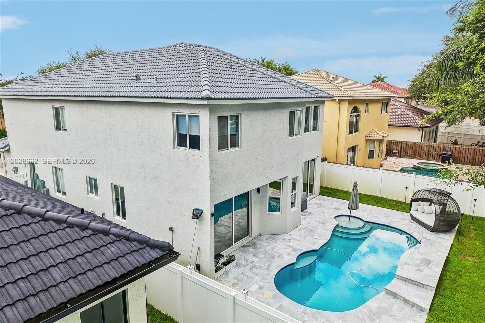 POD 10 AT MONARCH LAKES - Residential