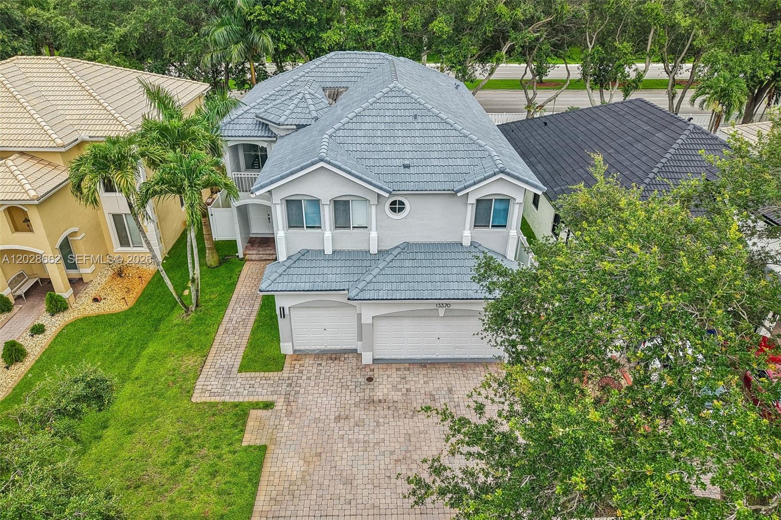 POD 10 AT MONARCH LAKES - Residential