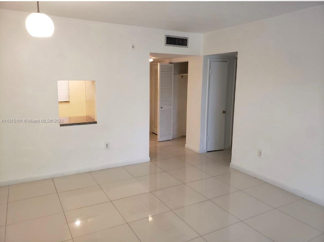 KEN-DADE CONDO - Residential