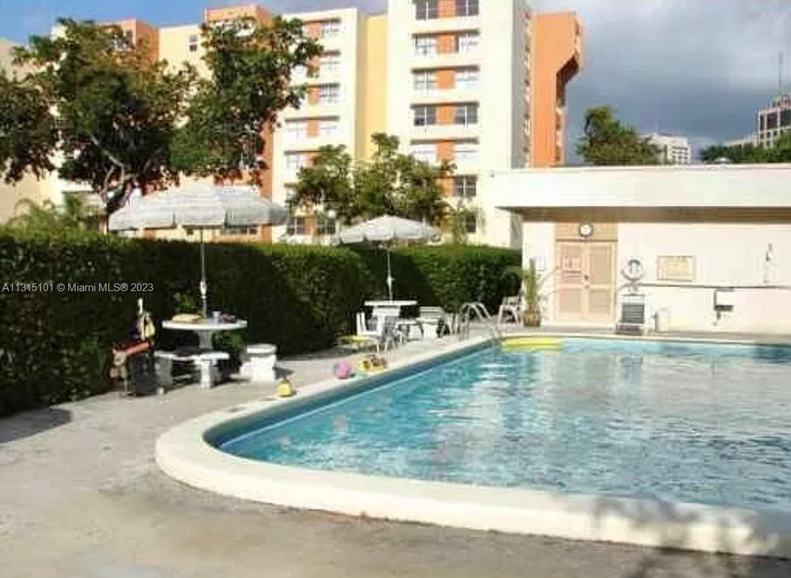 KEN-DADE CONDO - Residential