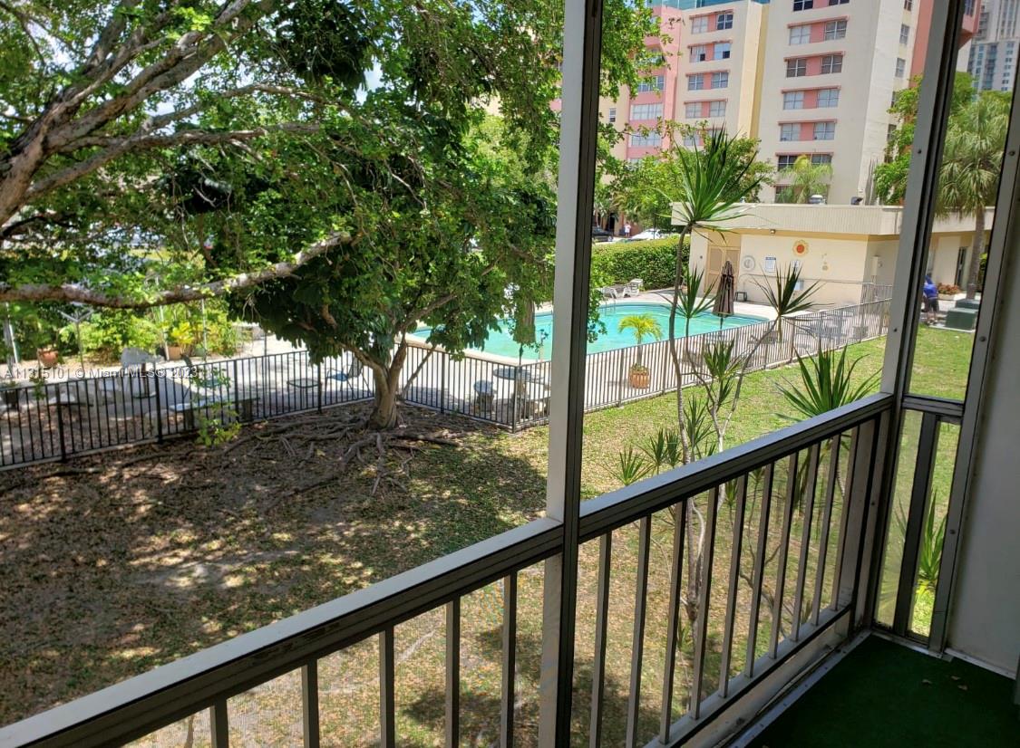 KEN-DADE CONDO - Residential