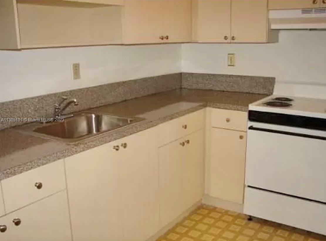 KEN-DADE CONDO - Residential