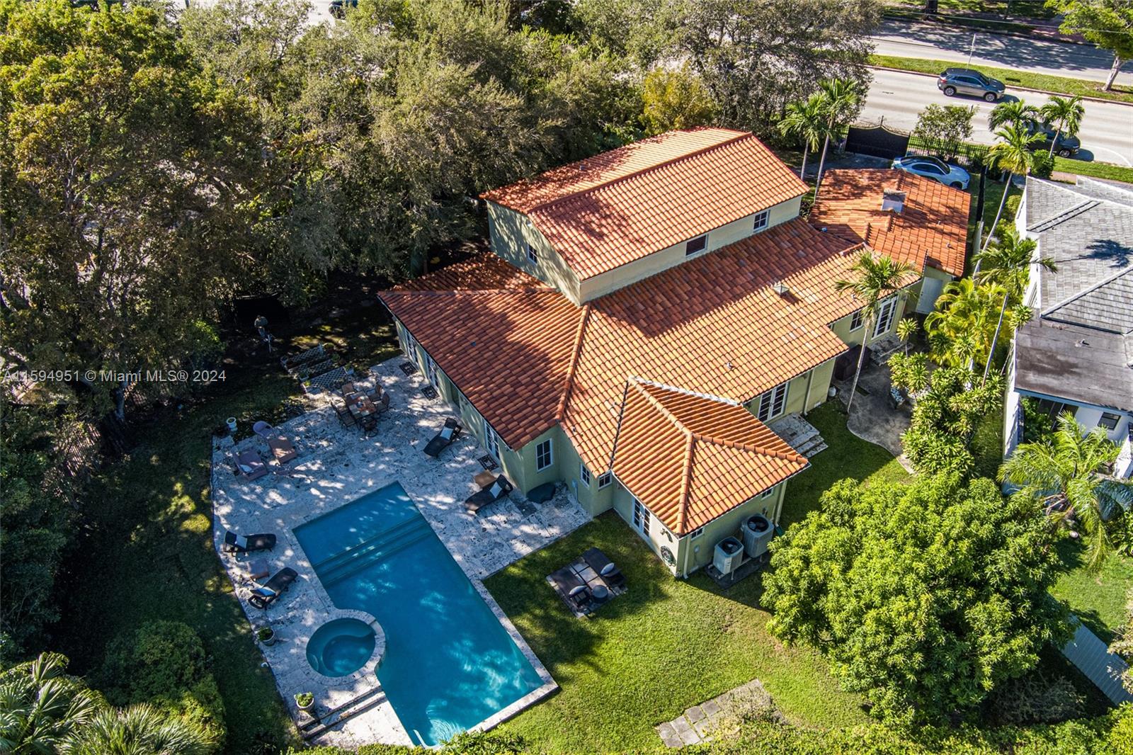 Property for Sale at 5101 Alton Rd Rd, Miami Beach, Miami-Dade County, Florida - Bedrooms: 5 
Bathrooms: 5  - $3,800,000