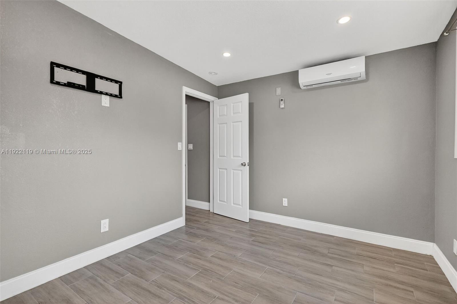 SCOTT LAKE MANOR SEC 5 - Residential Lease