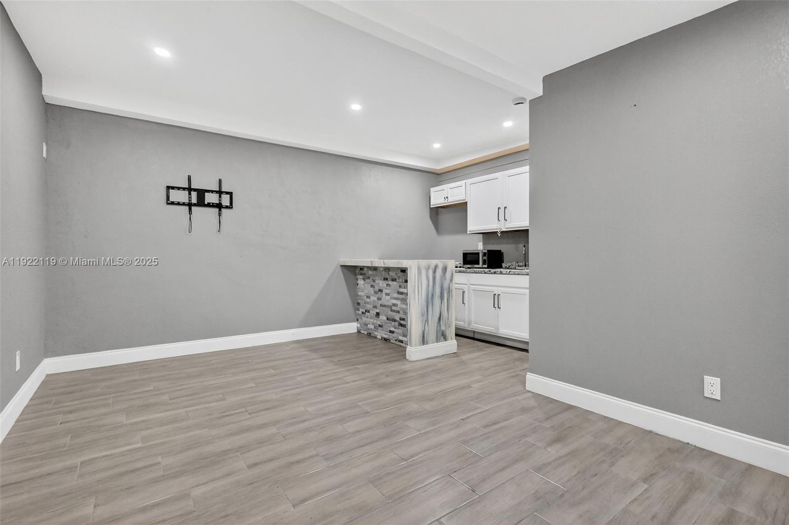 SCOTT LAKE MANOR SEC 5 - Residential Lease