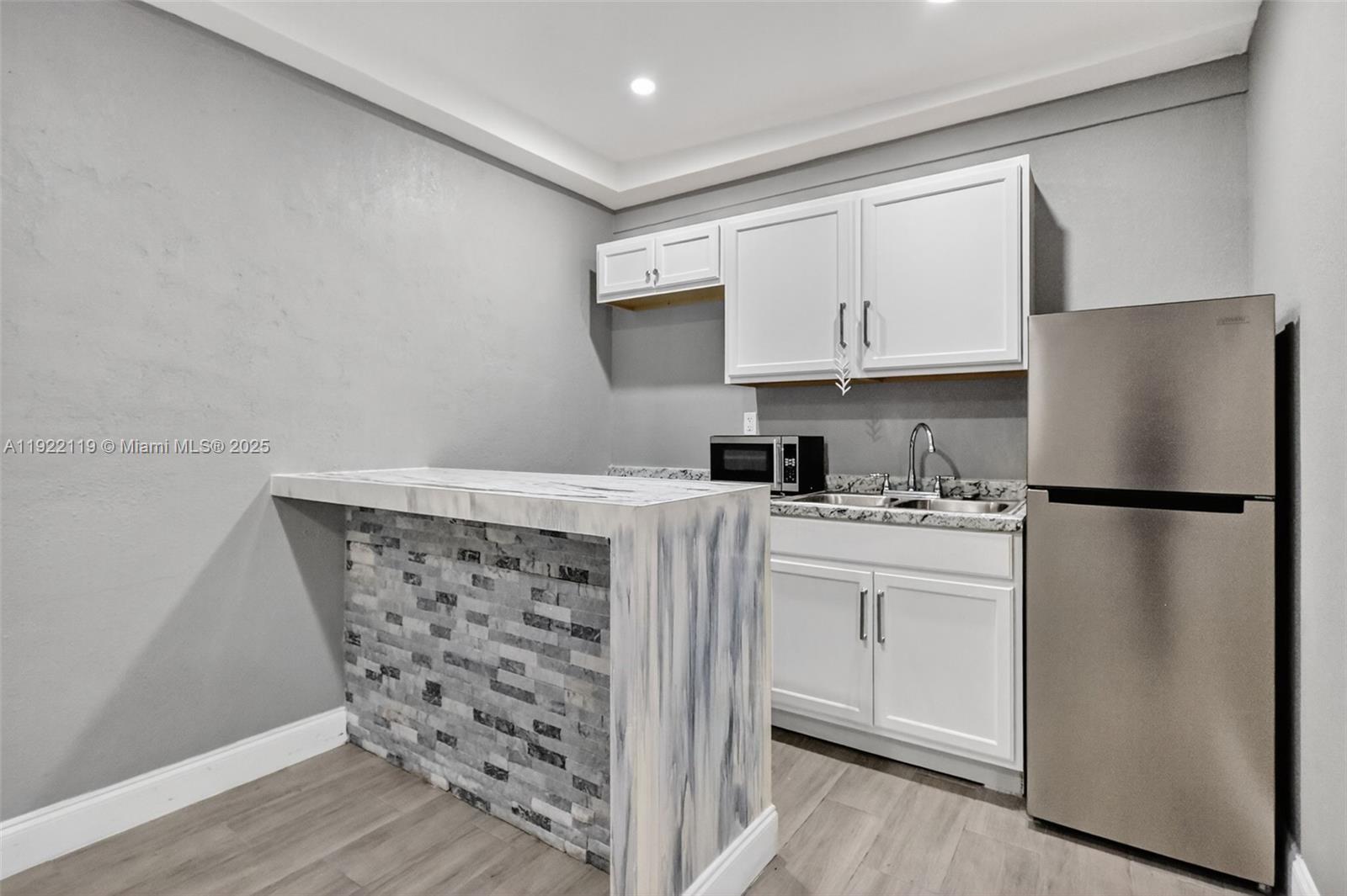 SCOTT LAKE MANOR SEC 5 - Residential Lease