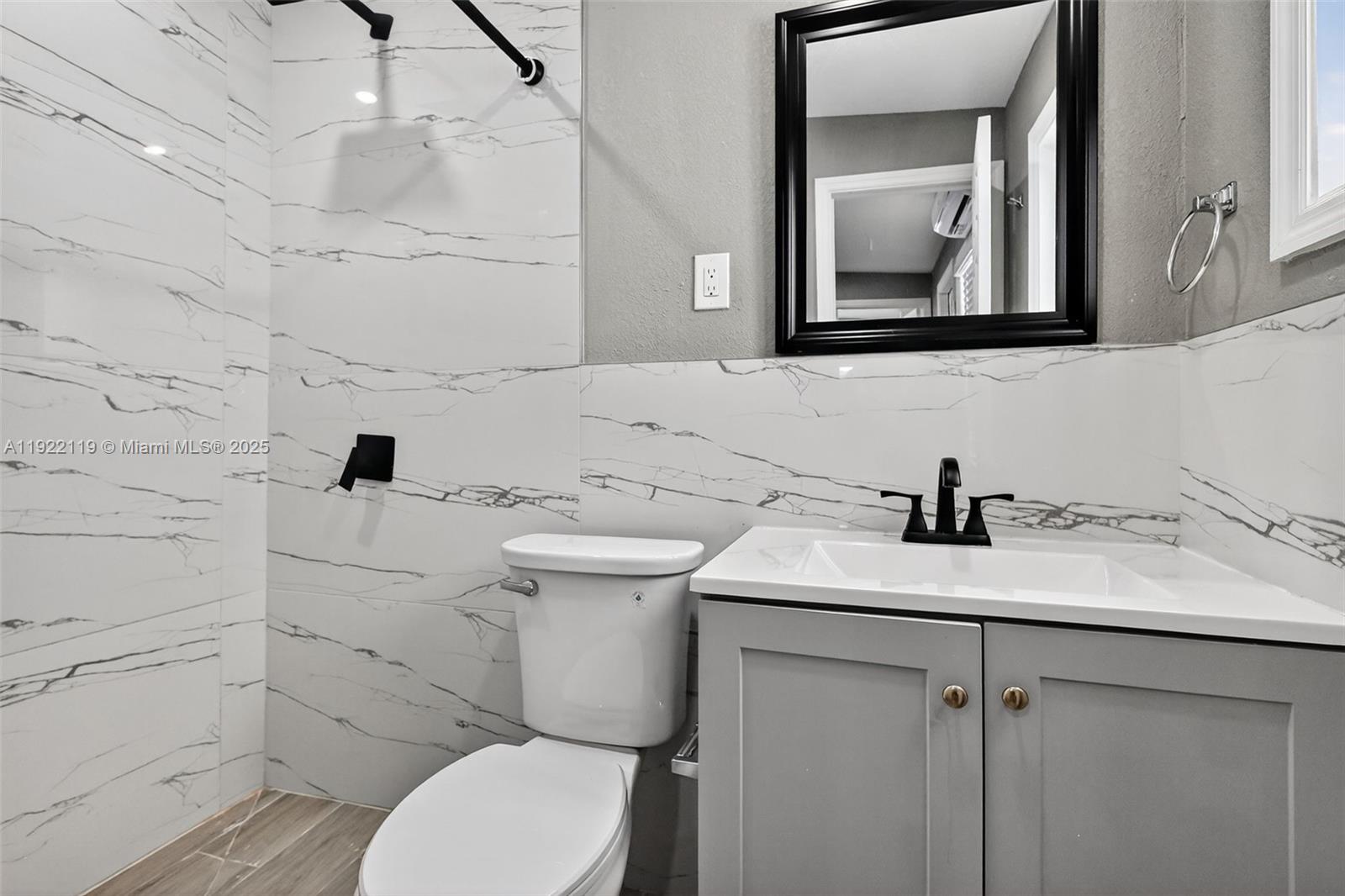 SCOTT LAKE MANOR SEC 5 - Residential Lease