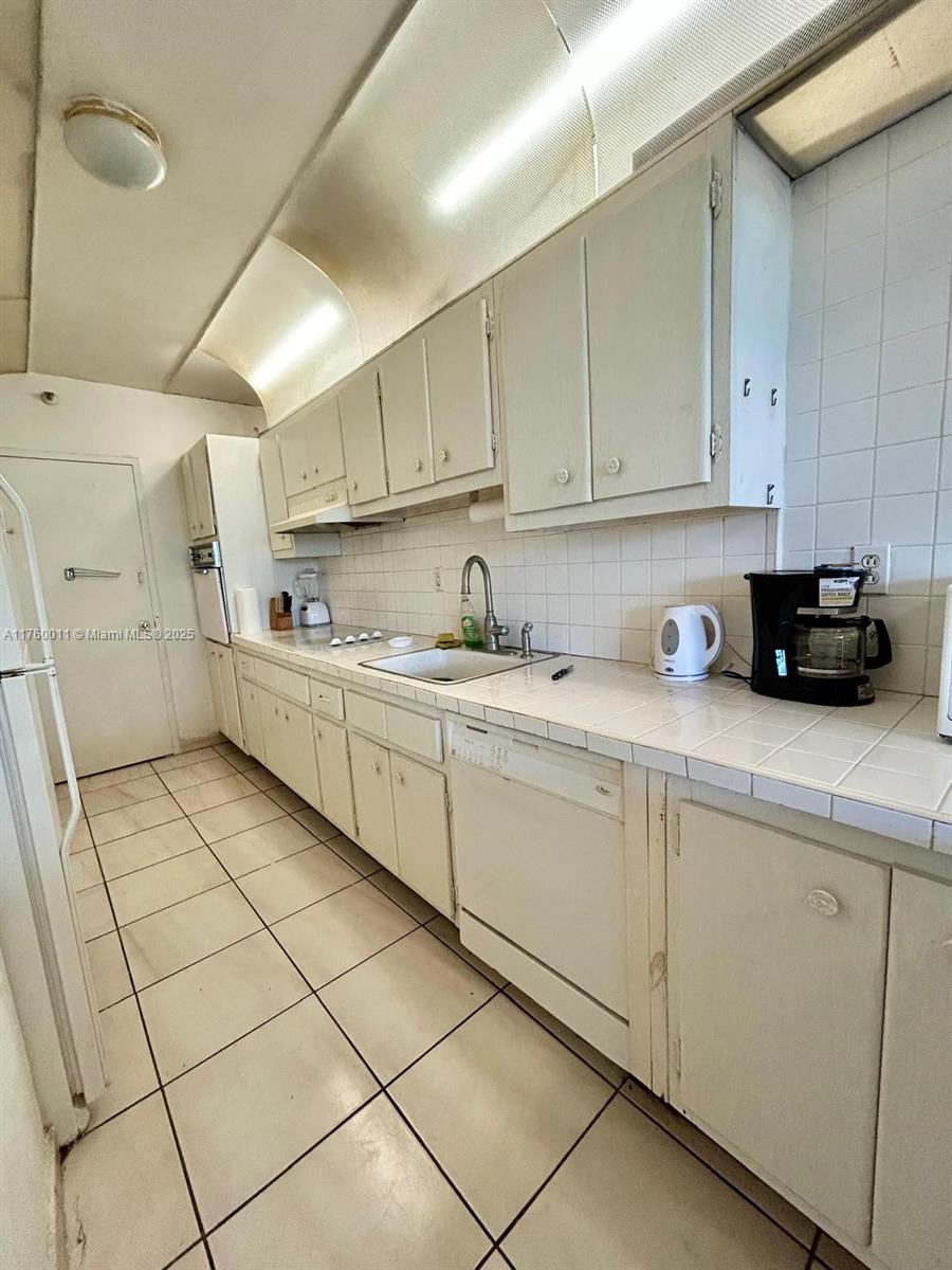 THE DECOPLAGE CONDO - Residential