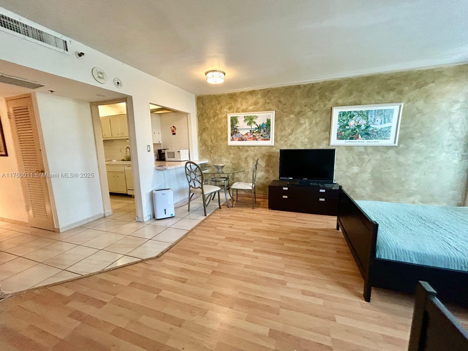 100 Lincoln Rd 329