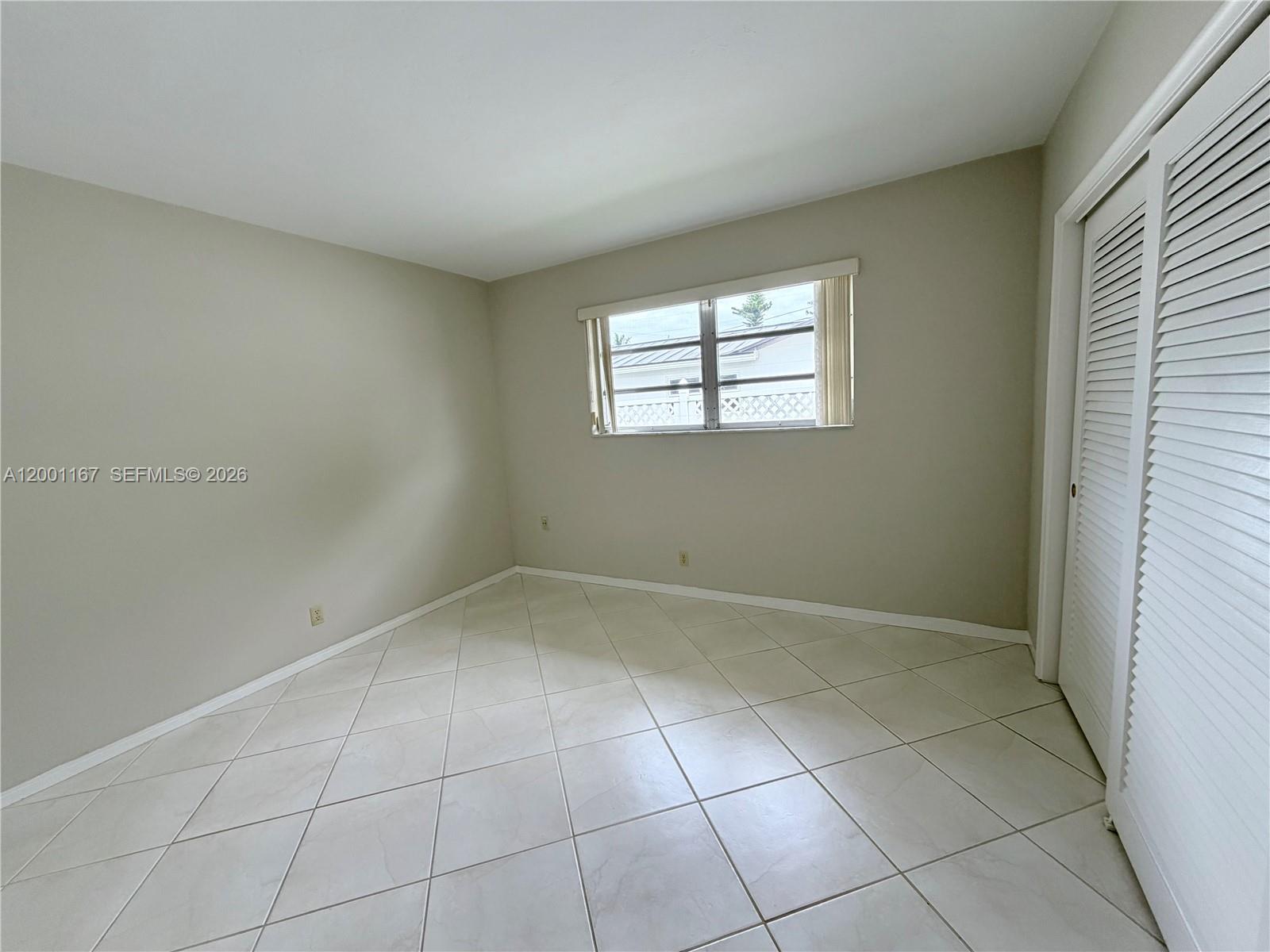 HOLLYWOOD HILLS - Residential Lease