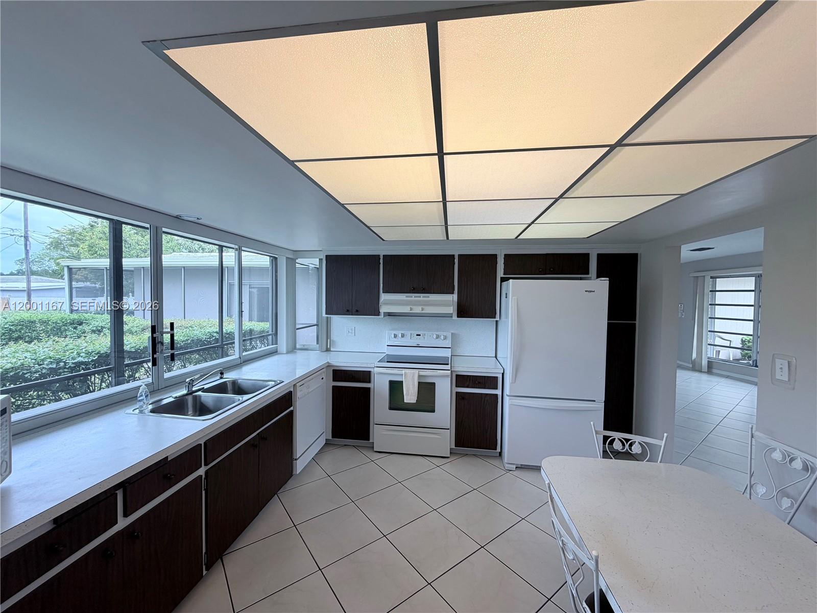 HOLLYWOOD HILLS - Residential Lease