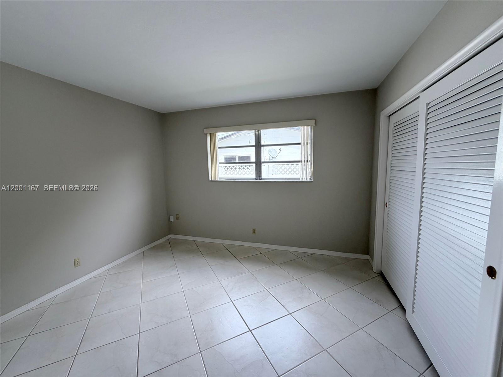 HOLLYWOOD HILLS - Residential Lease