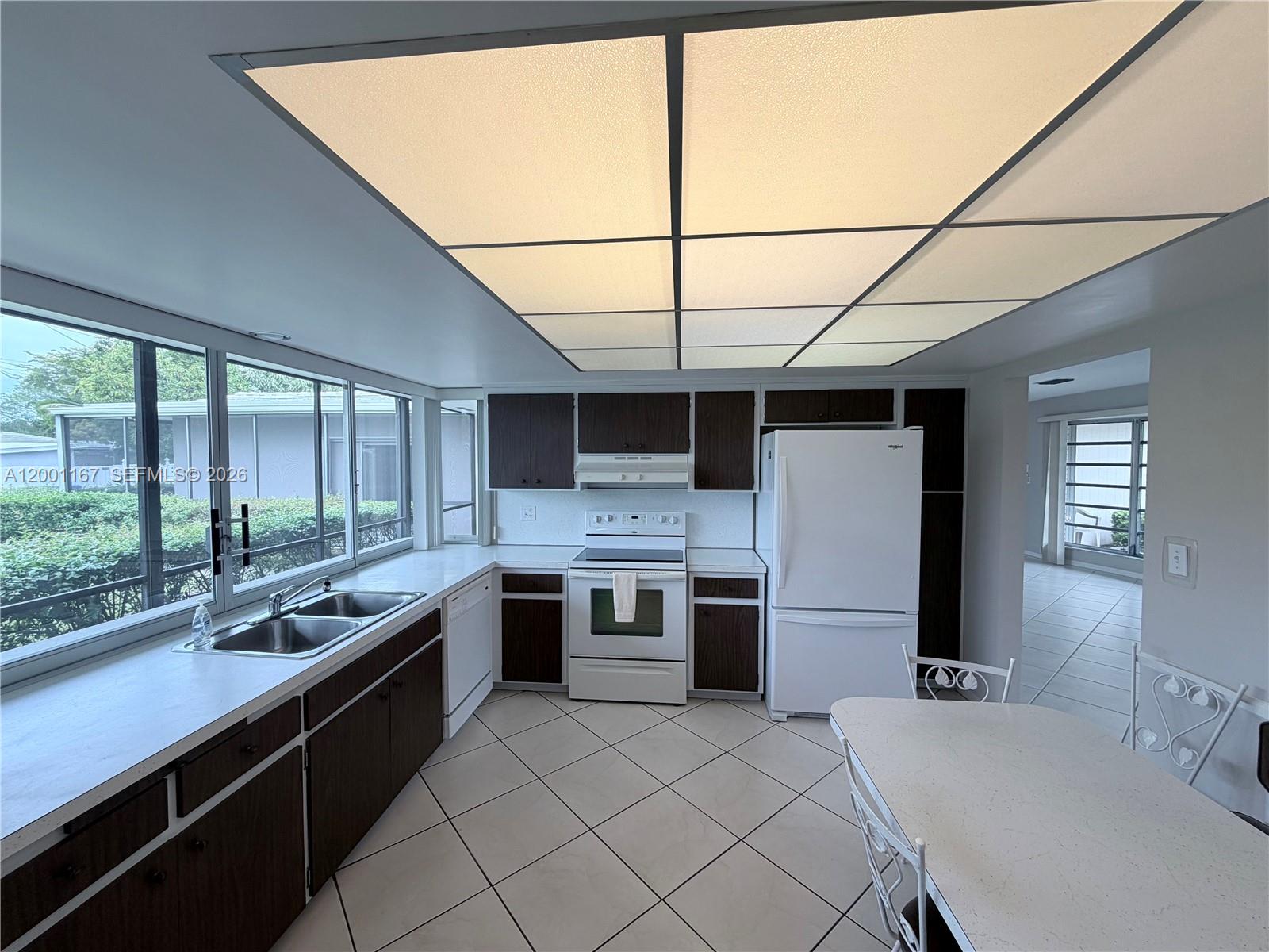 HOLLYWOOD HILLS - Residential Lease