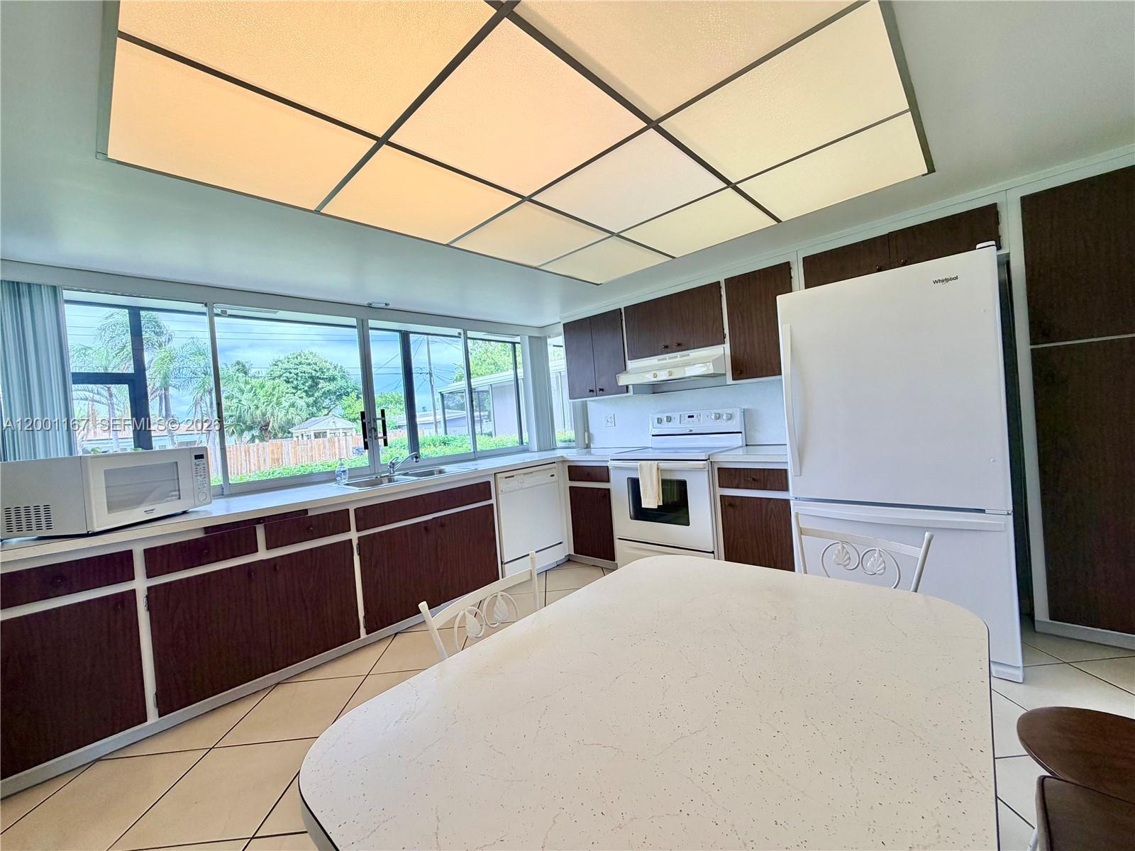 HOLLYWOOD HILLS - Residential Lease