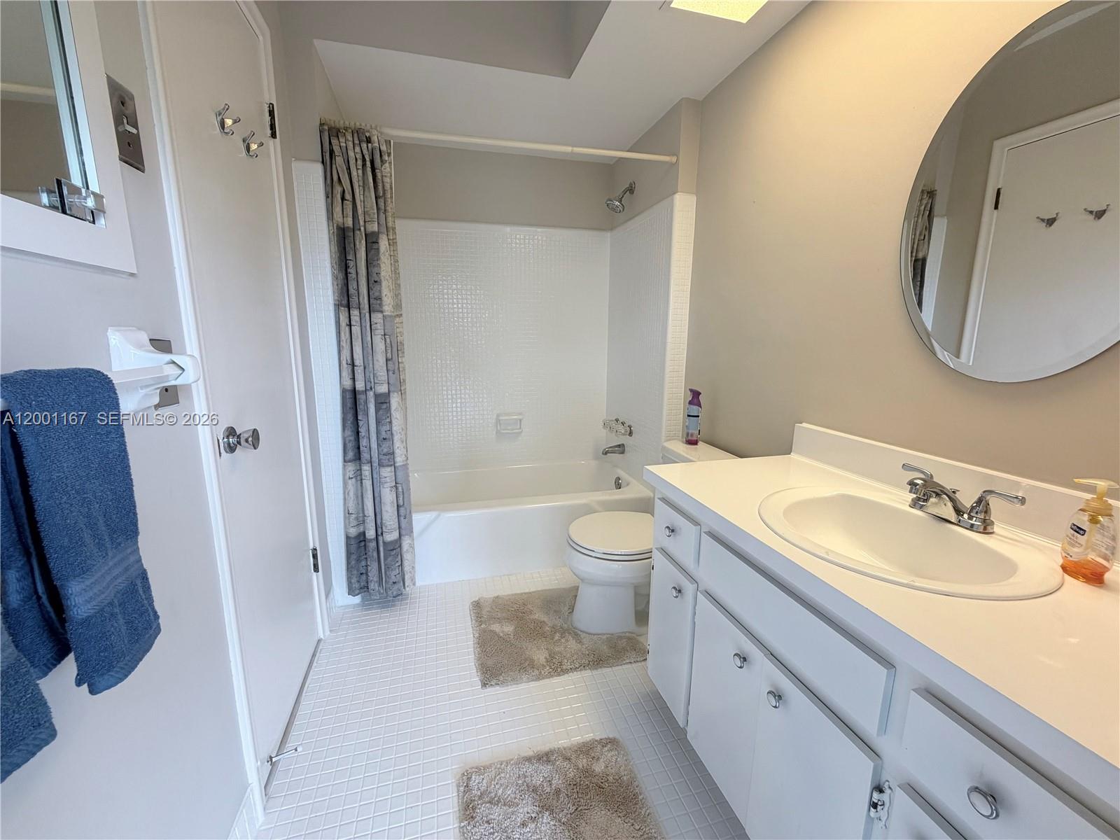 HOLLYWOOD HILLS - Residential Lease