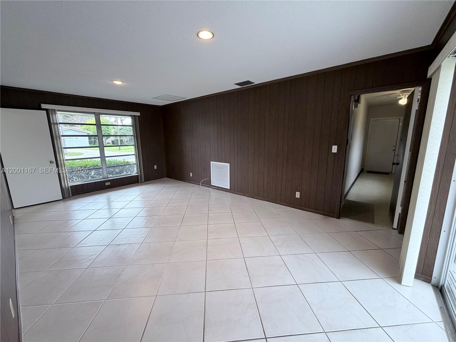 HOLLYWOOD HILLS - Residential Lease