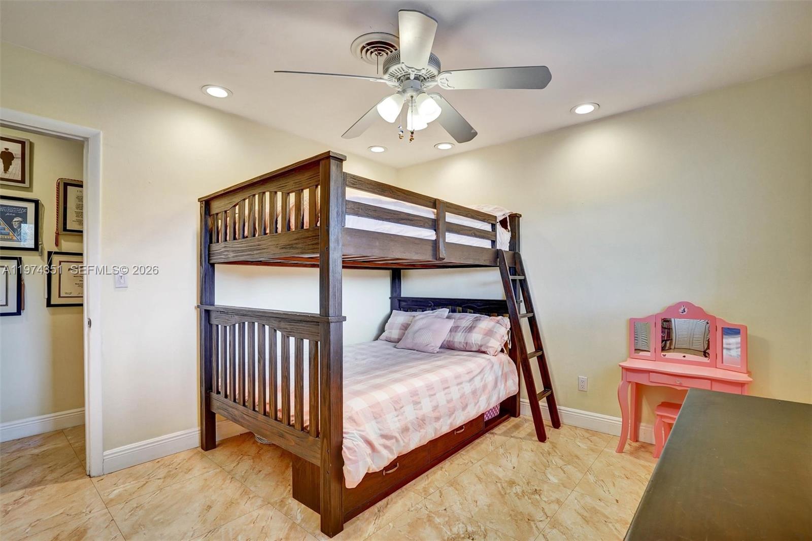 GARDEN GROVES - Residential