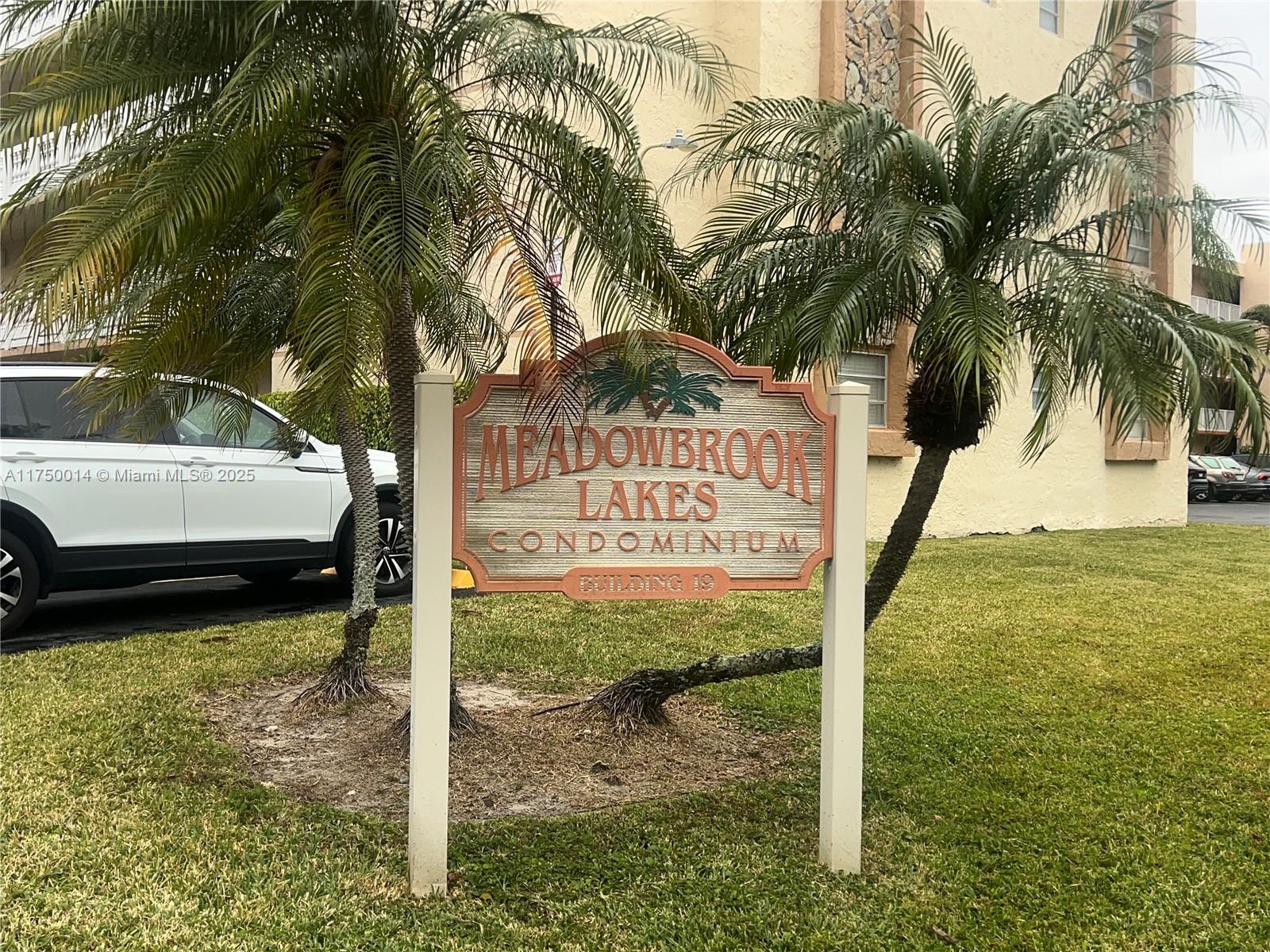 MEADOWBROOK LAKES CONDO - Residential