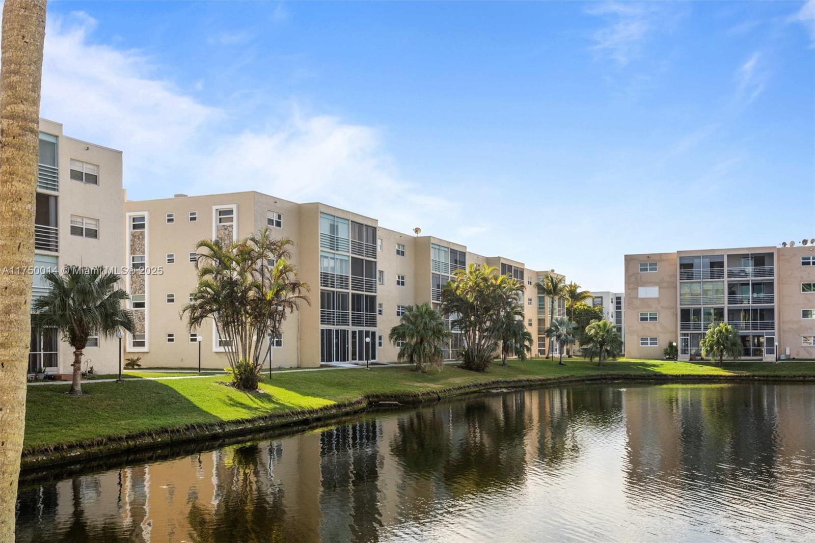 MEADOWBROOK LAKES CONDO - Residential