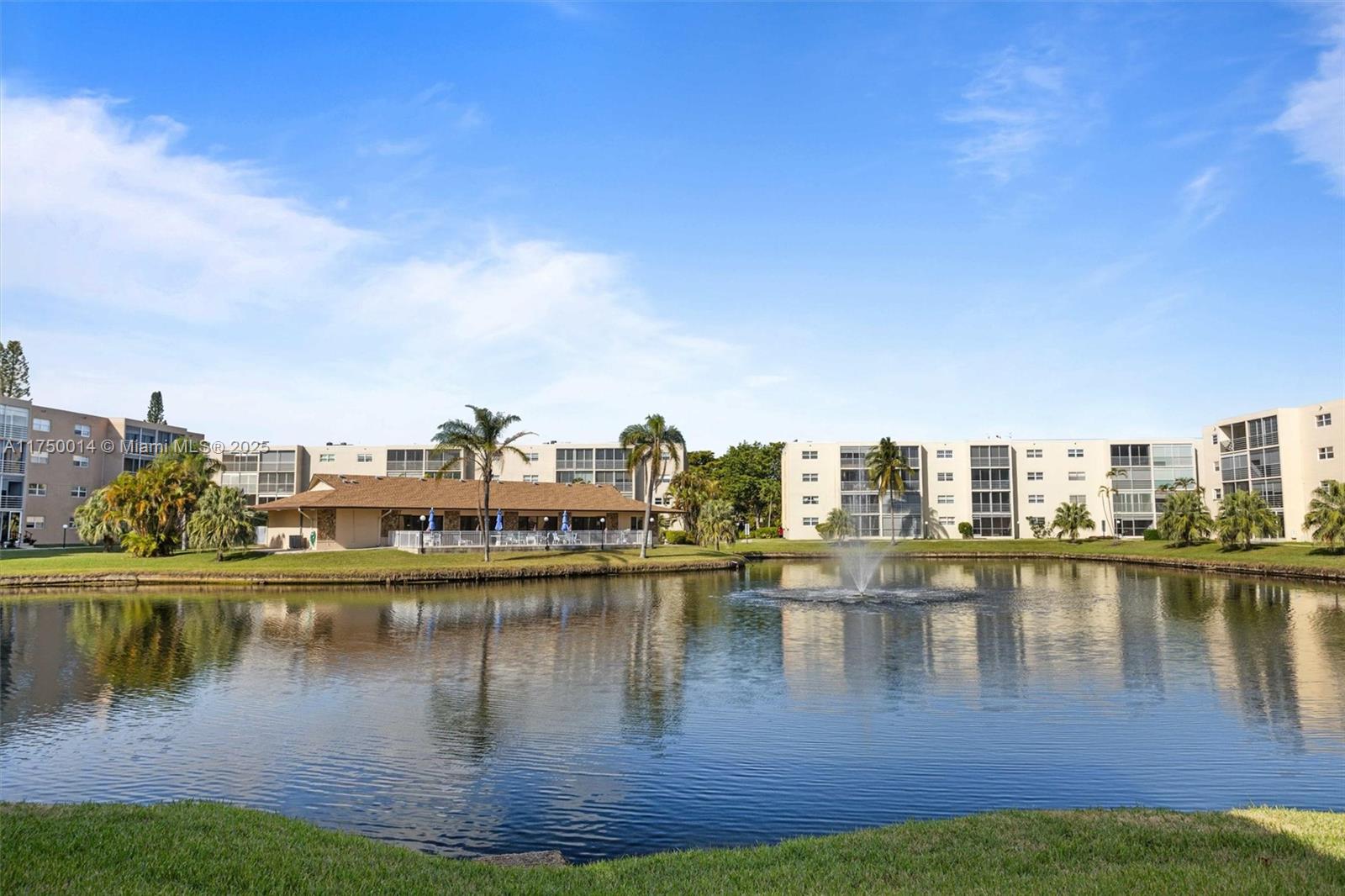 MEADOWBROOK LAKES CONDO - Residential