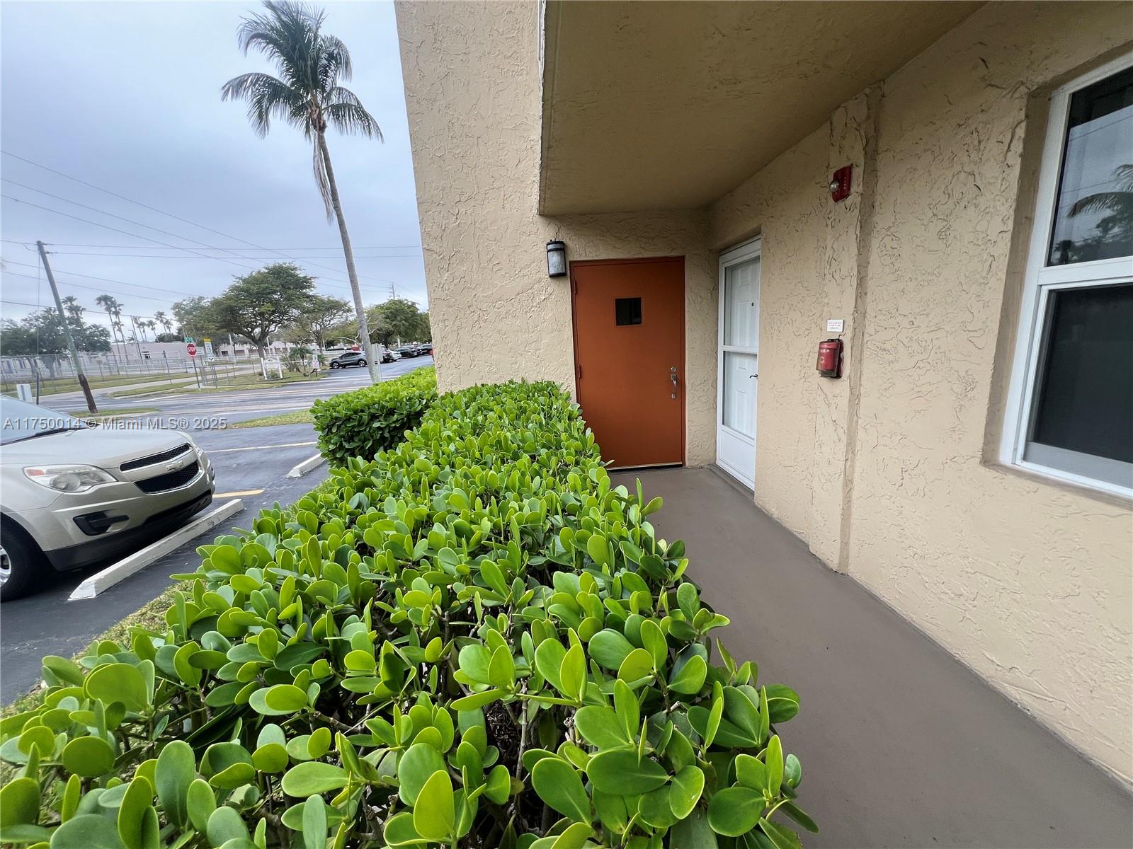MEADOWBROOK LAKES CONDO - Residential