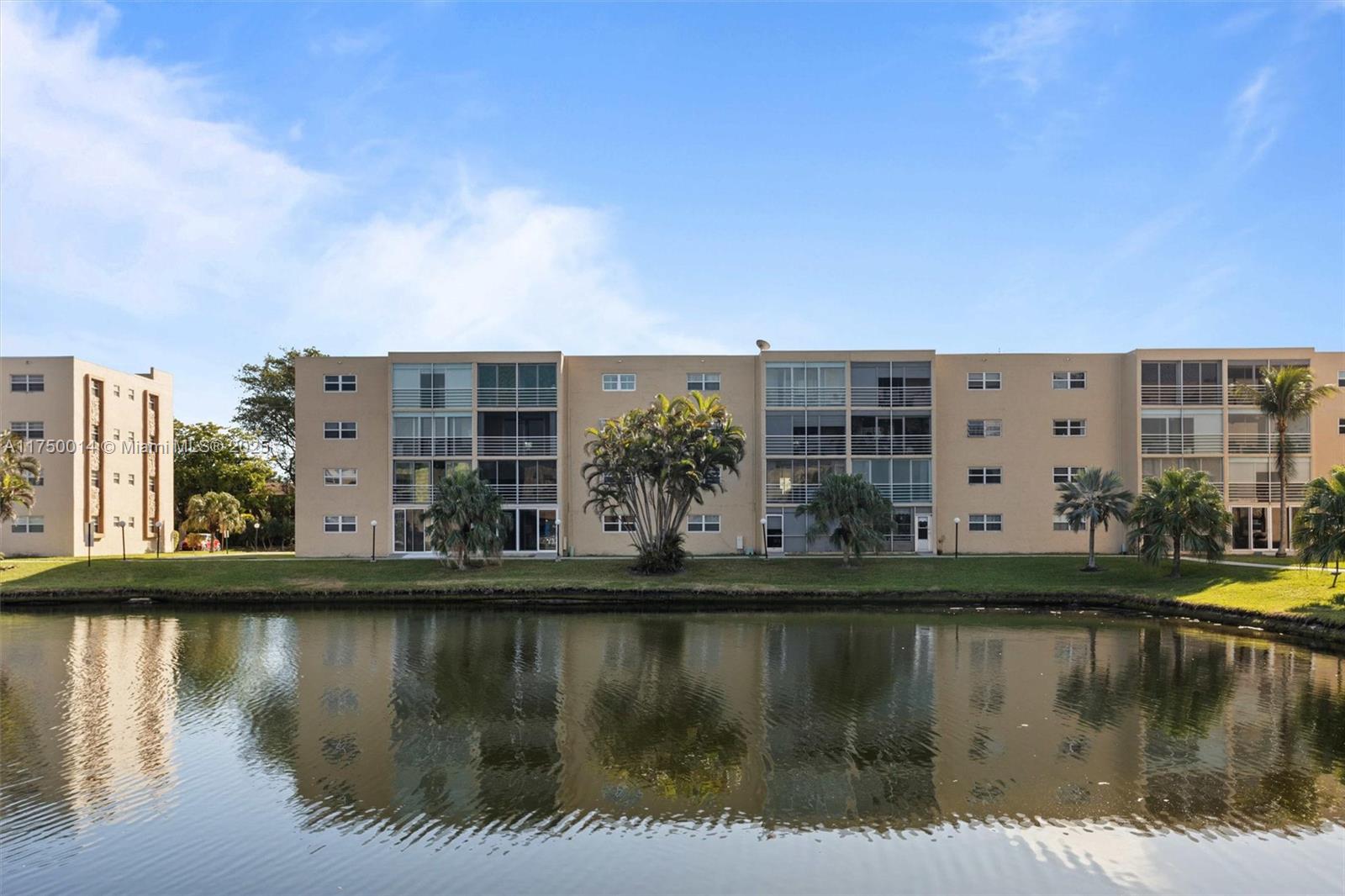 MEADOWBROOK LAKES CONDO - Residential