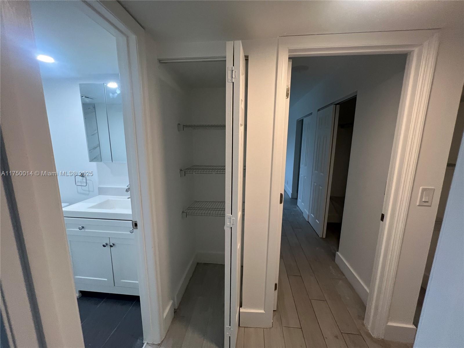 MEADOWBROOK LAKES CONDO - Residential