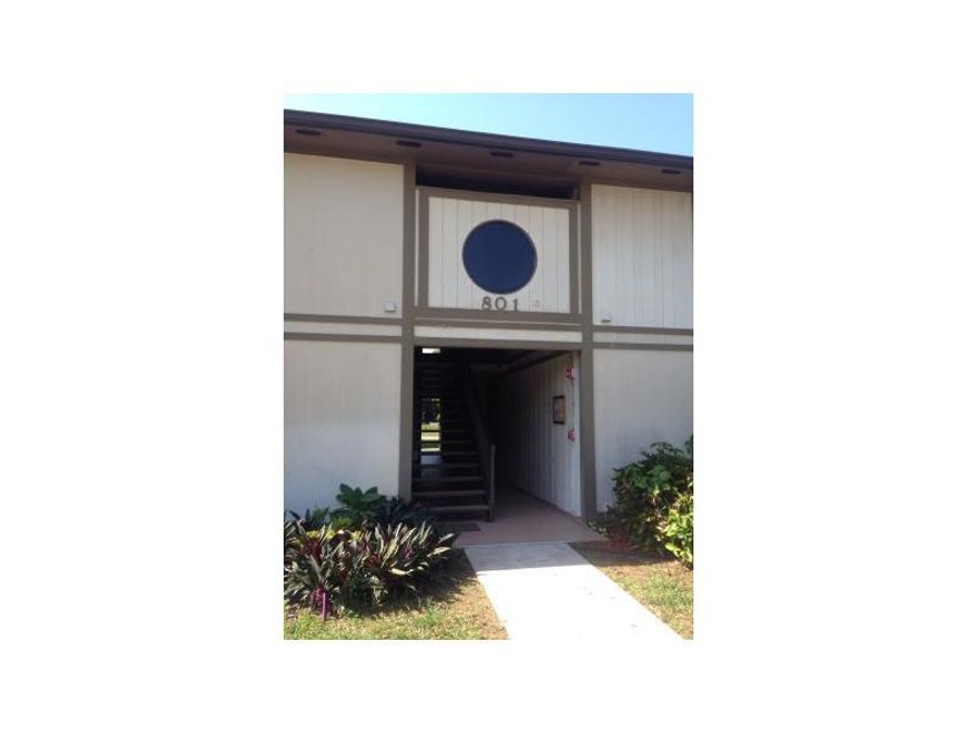 Centrally located in the heart of Miami! Close to schools, shopping, dining and recreation. Great 2/1 with a spacious screened balcony! Tile and wood floors throughout, lots of windows providing great lighting, plenty of closets, and spacious living and d ining areas. Don't miss out!