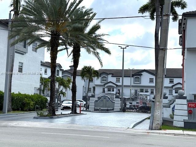 955 Nw 82nd Ave 215-C, Miami, Broward County, Florida - 3 Bedrooms  
3 Bathrooms - 