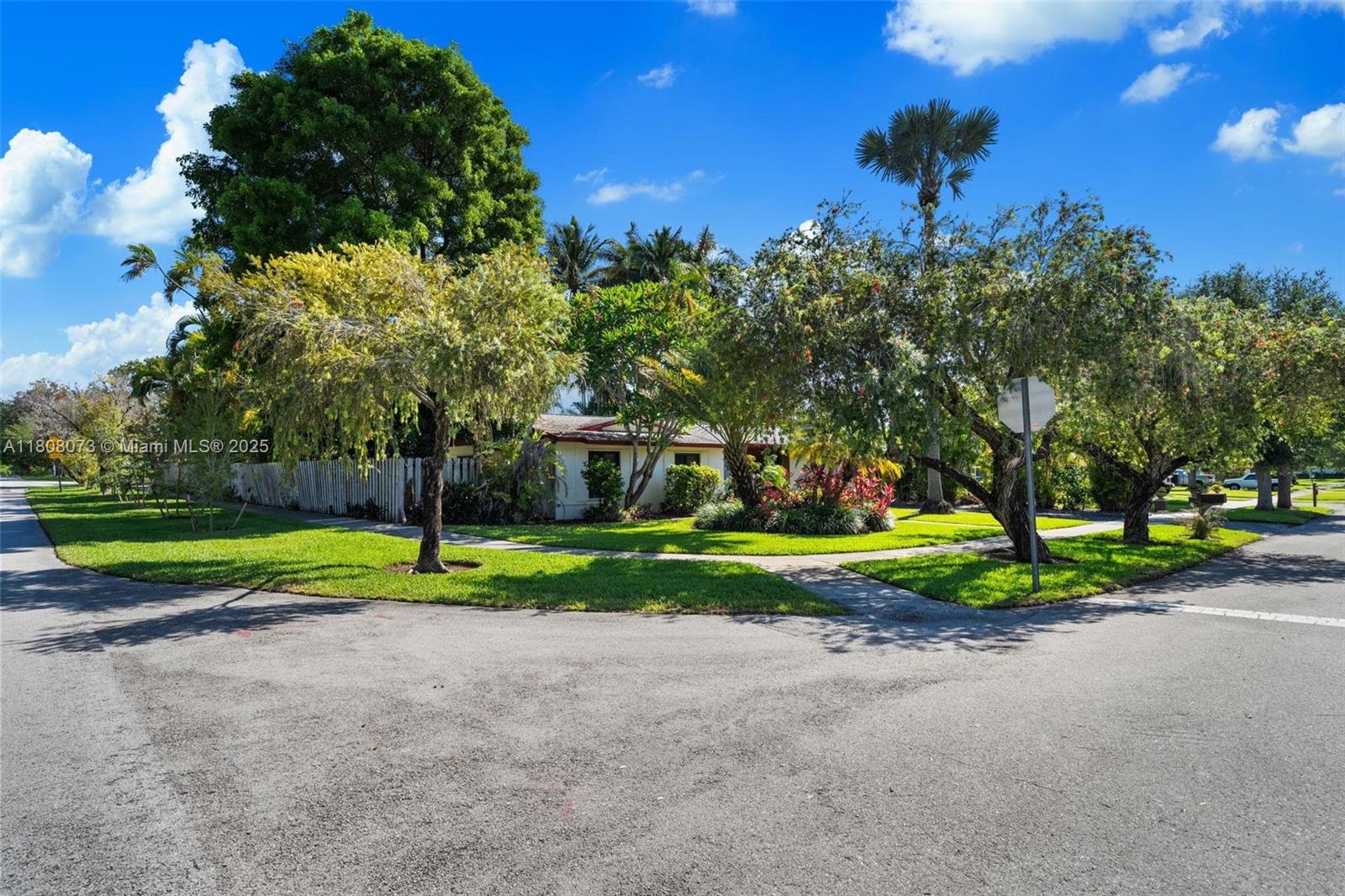 9155 Sw 179th St, Palmetto Bay, Miami-Dade County, Florida - 3 Bedrooms  
2 Bathrooms - 