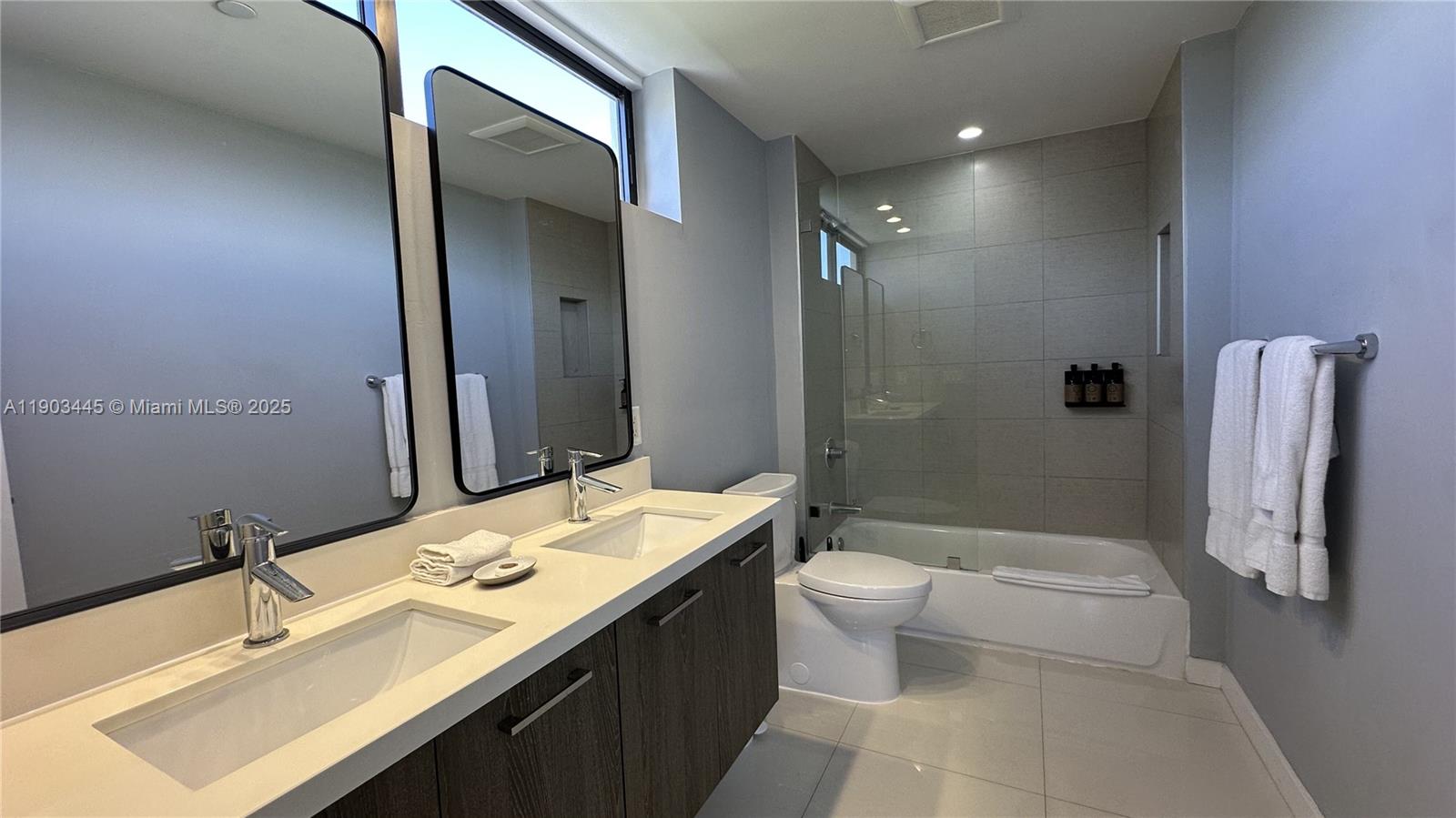 BAY BREEZE RESIDENCES CON - Residential
