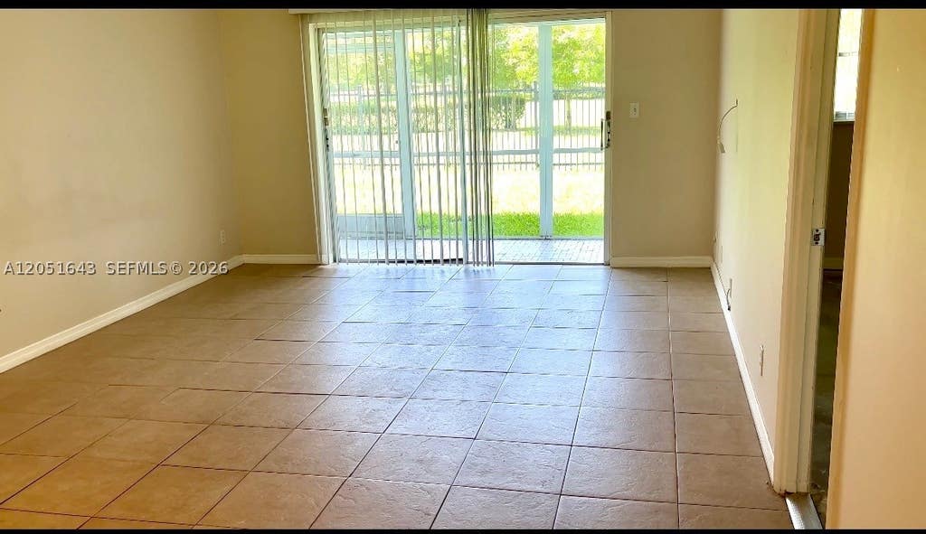 Photo of 950 Hillcrest Dr #102, Hollywood, FL 33021 (MLS # A12051643)