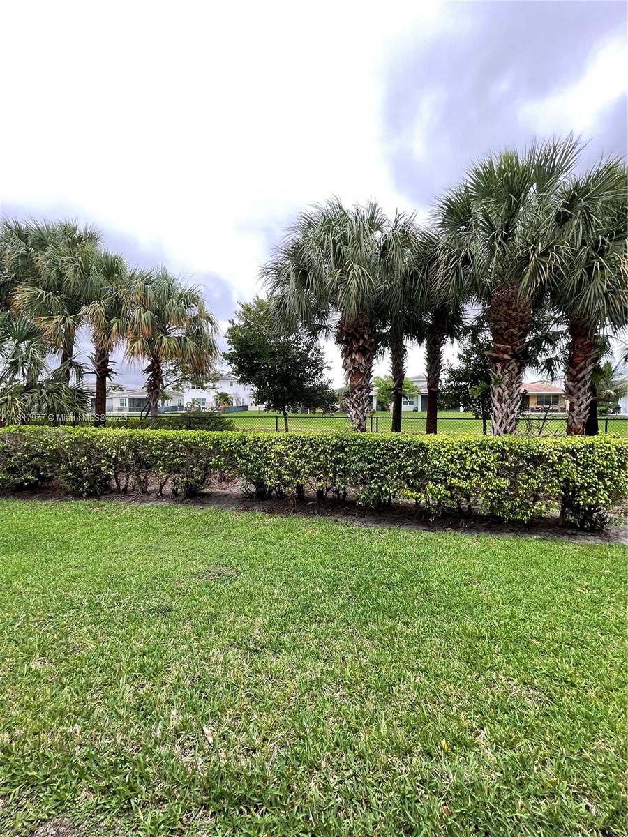 NINTH GREEN AT CRYSTAL LA - Residential Lease